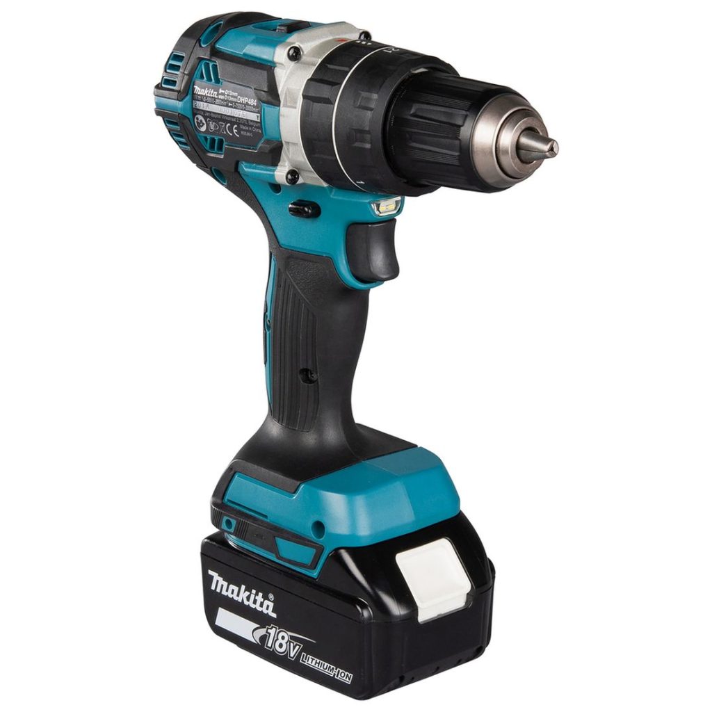 MAKITA Iskuporakone LXT. Kuvassa Iskuporakone LXT oikealta etuyläviistosta.