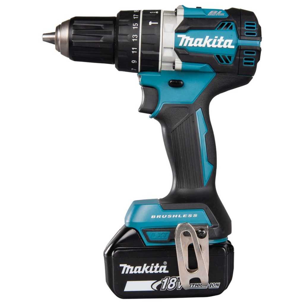 MAKITA Iskuporakone LXT. Kuvassa Iskuporakone LXT vasemmalta sivustapäin.