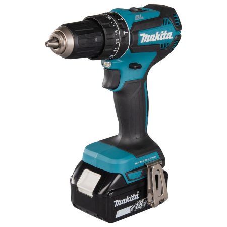 MAKITA Iskuporakone LXT. Kuvassa Iskuporakone LXT oikealta etuyläviistosta.