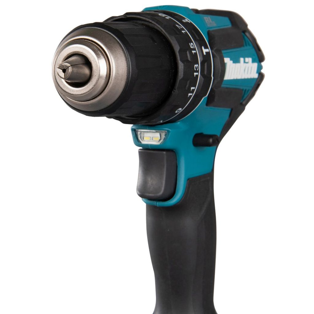 MAKITA Iskuporakone LXT. Lähikuvassa Iskuporakone LXT:n istukka oikealta etuviistosta.