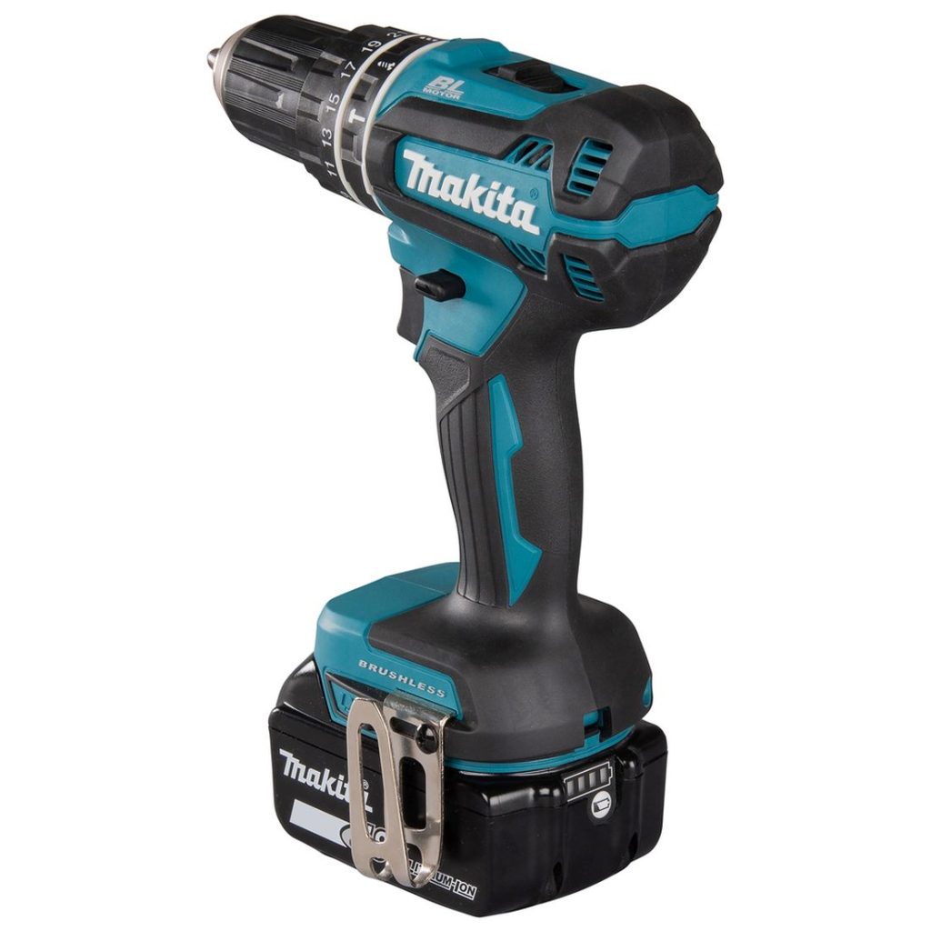 MAKITA Iskuporakone LXT. Kuvassa Iskuporakone LXT vasemmalta takayläviistosta.