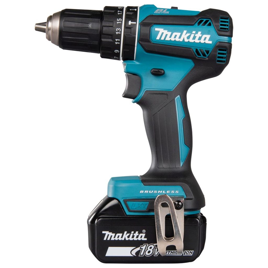 MAKITA Iskuporakone LXT. Kuvassa Iskuporakone LXT vasemmalta sivustapäin.