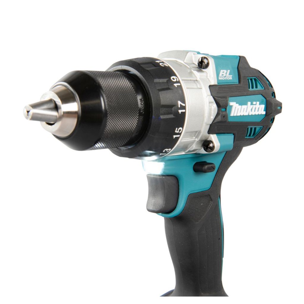 MAKITA Iskuporakone LXT. Lähikuvassa Iskuporakone LXT:n istukka oikealta etuviistosta.