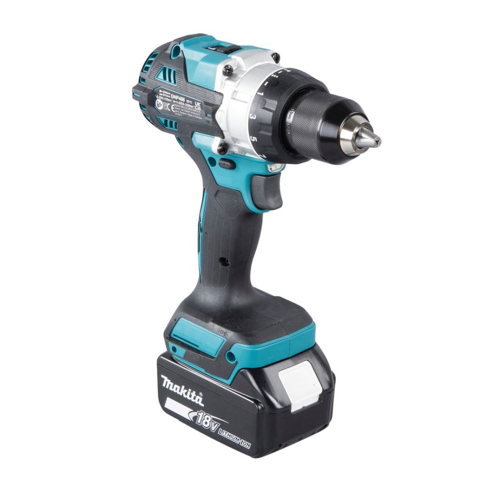 MAKITA Iskuporakone LXT. Kuvassa Iskuporakone LXT vasemmalta etuyläviistosta.