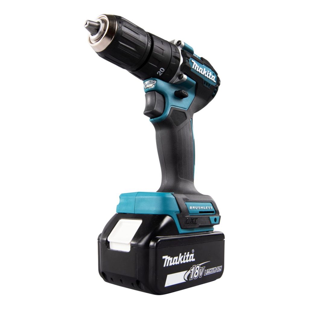 MAKITA Iskuporakone LXT. Kuvassa Iskuporakone LXT oikealta etuviistosta.