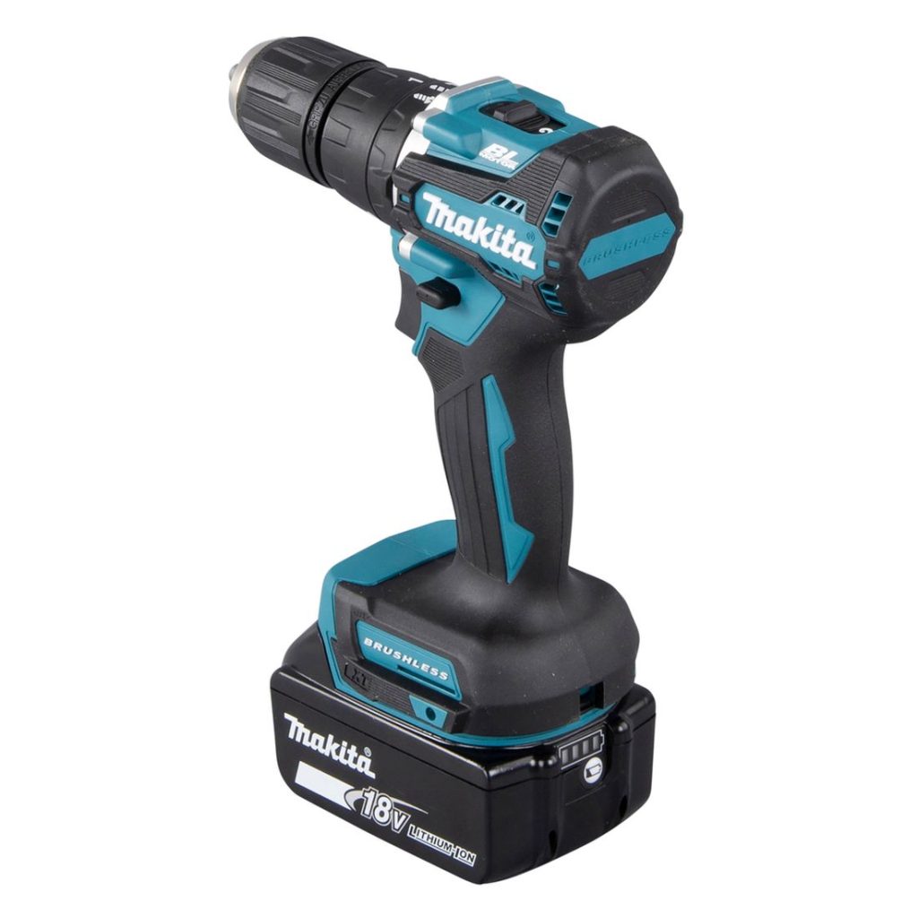 MAKITA Iskuporakone LXT. Kuvassa Iskuporakone LXT vasemmalta takayläviistosta.