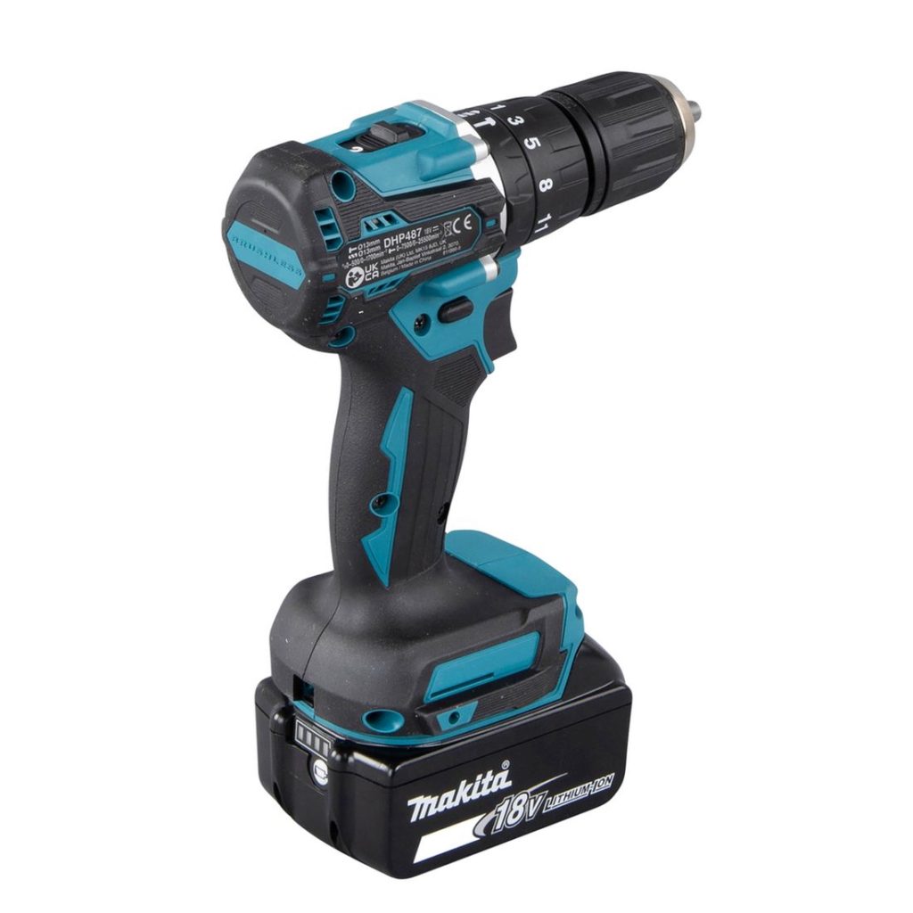 MAKITA Iskuporakone LXT. Kuvassa Iskuporakone LXT oikealta takayläviistosta.
