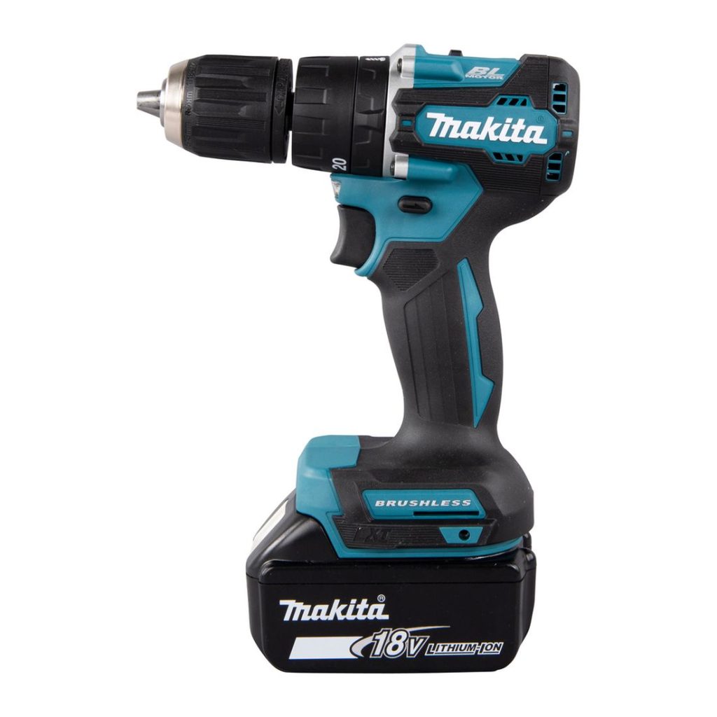 MAKITA Iskuporakone LXT. Kuvassa Iskuporakone LXT vasemmalta sivustapäin.