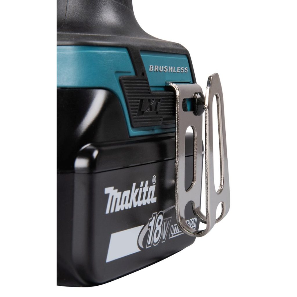 MAKITA Iskuporakone LXT. Lähikuvassa iskiporakone LXT:n akun ripustuskoukku.