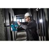 MAKITA Poravasara LXT. Kuvassa henkilö poraamassa betoniseinään reikää Poravasara LXT:n avulla.