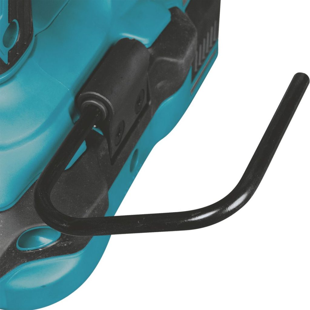 MAKITA Poravasara LXT. Lähikuvassa Poravasara LXT:n ripustuskoukku.