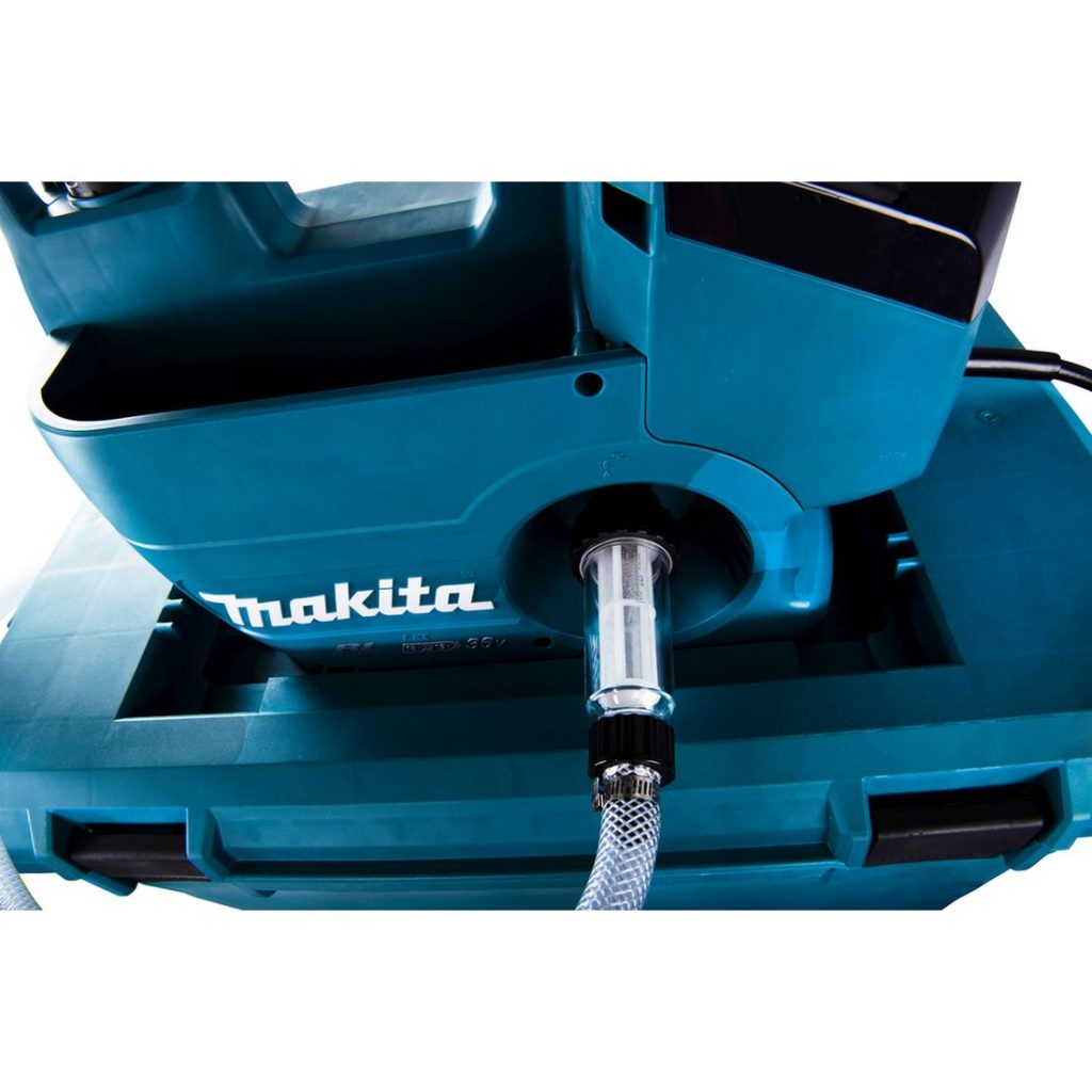 MAKITA Painepesuri LXT. Lähikuvassa Painepesuri LXT vesiletkun liitin.