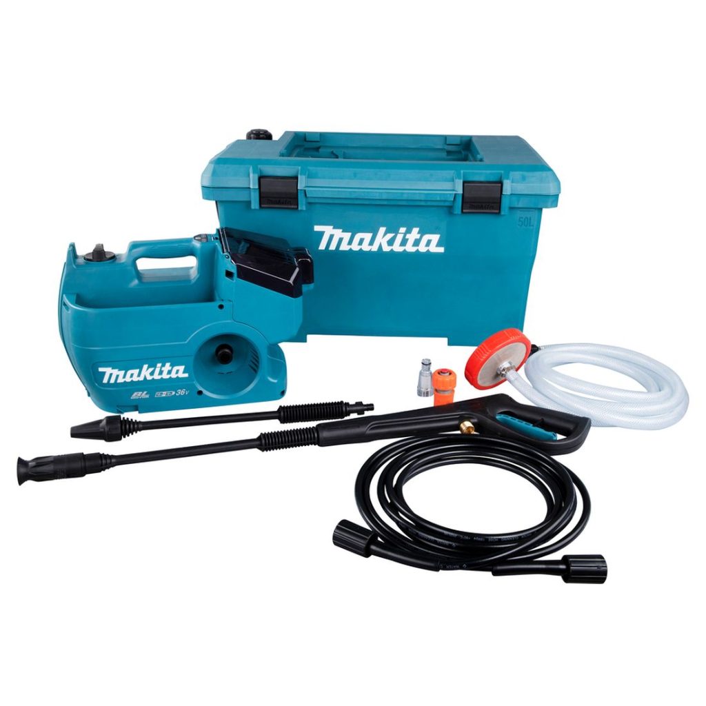 MAKITA Painepesuri LXT. Kuvassa Painepesuri LXT, vesisäiliö, vesiletku, paineletku ja kaksi erilaista painesuutinta.