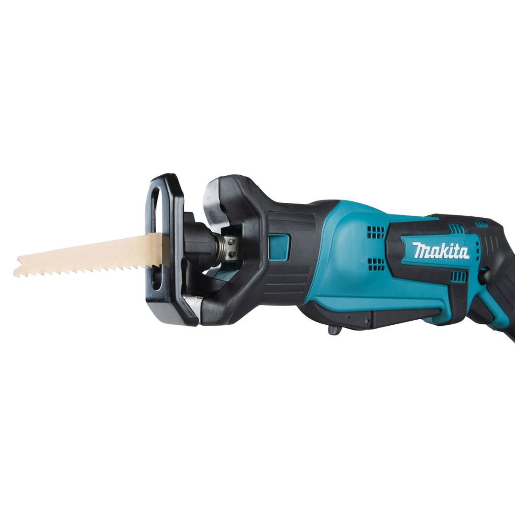 MAKITA Puukkosaha LXT. Lähikuvassa Puukkosaha LXT oikealta etuviistosta.