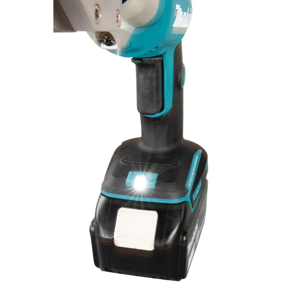 MAKITA Levyleikkuri LXT. Lähikuvassa Levyleikkuri LXT:n LED-valo.