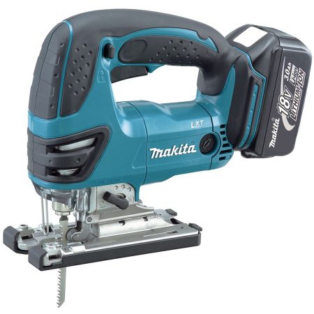 MAKITA Pistosaha LXT. Kuvassa Pistosaha LXT oikealta etuviistosta.