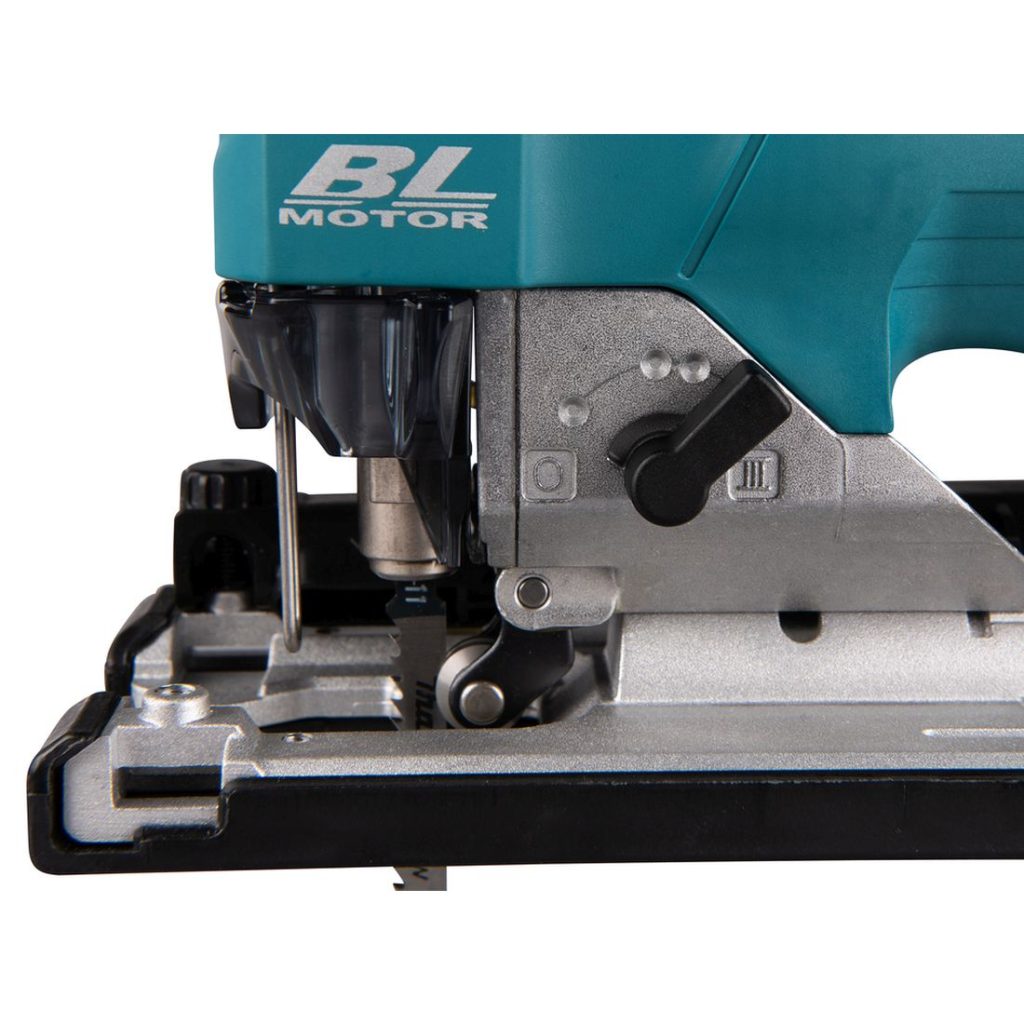 MAKITA Pistosaha LXT. Lähikuvassa Pistosaha LXT:n heiluritoiminnon valitsin.