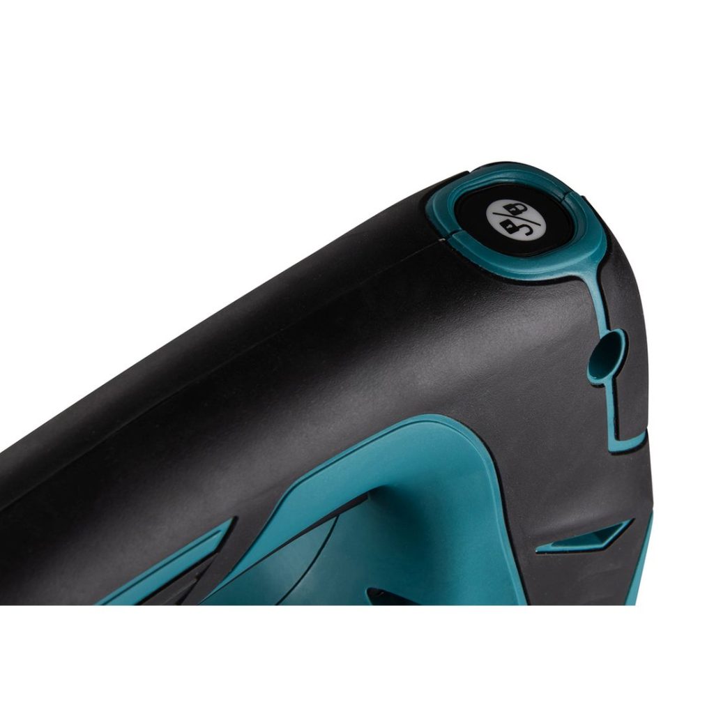 MAKITA Pistosaha LXT. Lähikuvassa Pistosaha LXT:n lukitusnappi oikealta takayläviistosta.