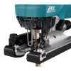 MAKITA Pistosaha LXT. Lähikuvassa Pistosaha LXT:n terä kiinnitettynä pistosahaan oikealta takayläviistosta.