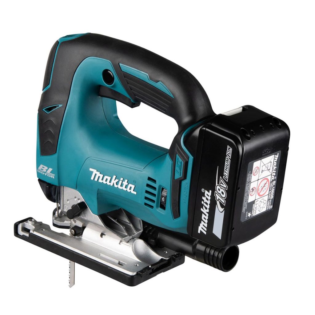 MAKITA Pistosaha LXT. Kuvassa Pistosaha LXT vasemmalta takayläviistosta.