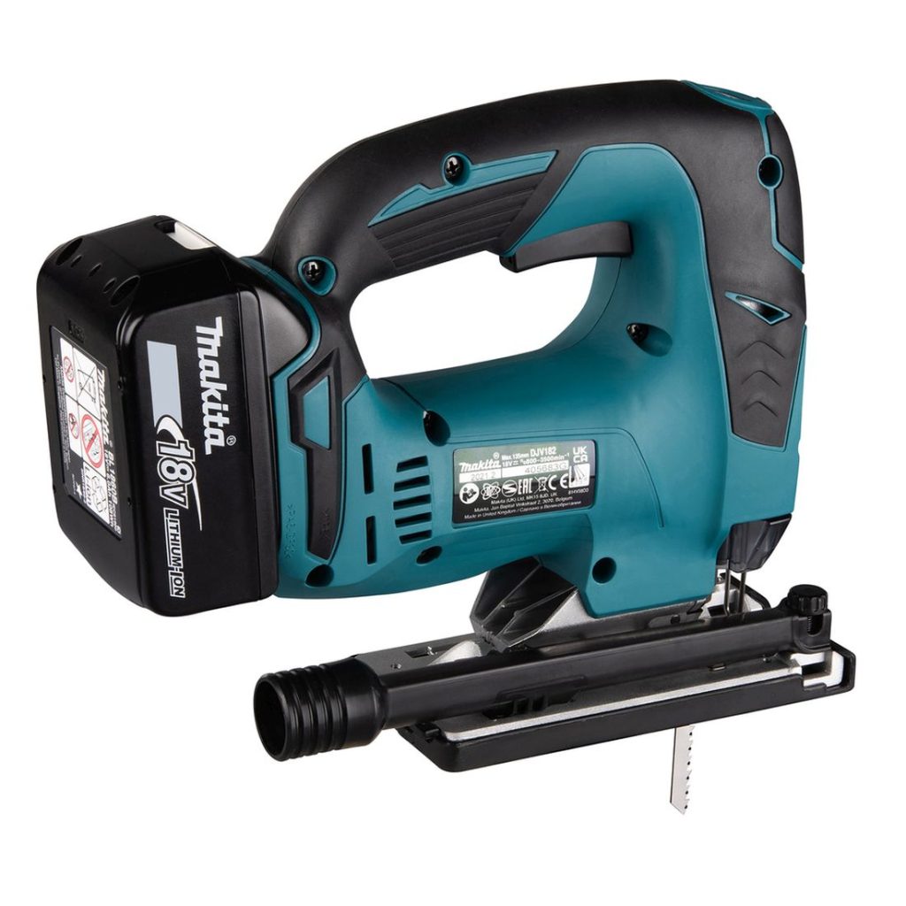 MAKITA Pistosaha LXT. Kuvassa Pistosaha LXT oikealta takayläviistosta.