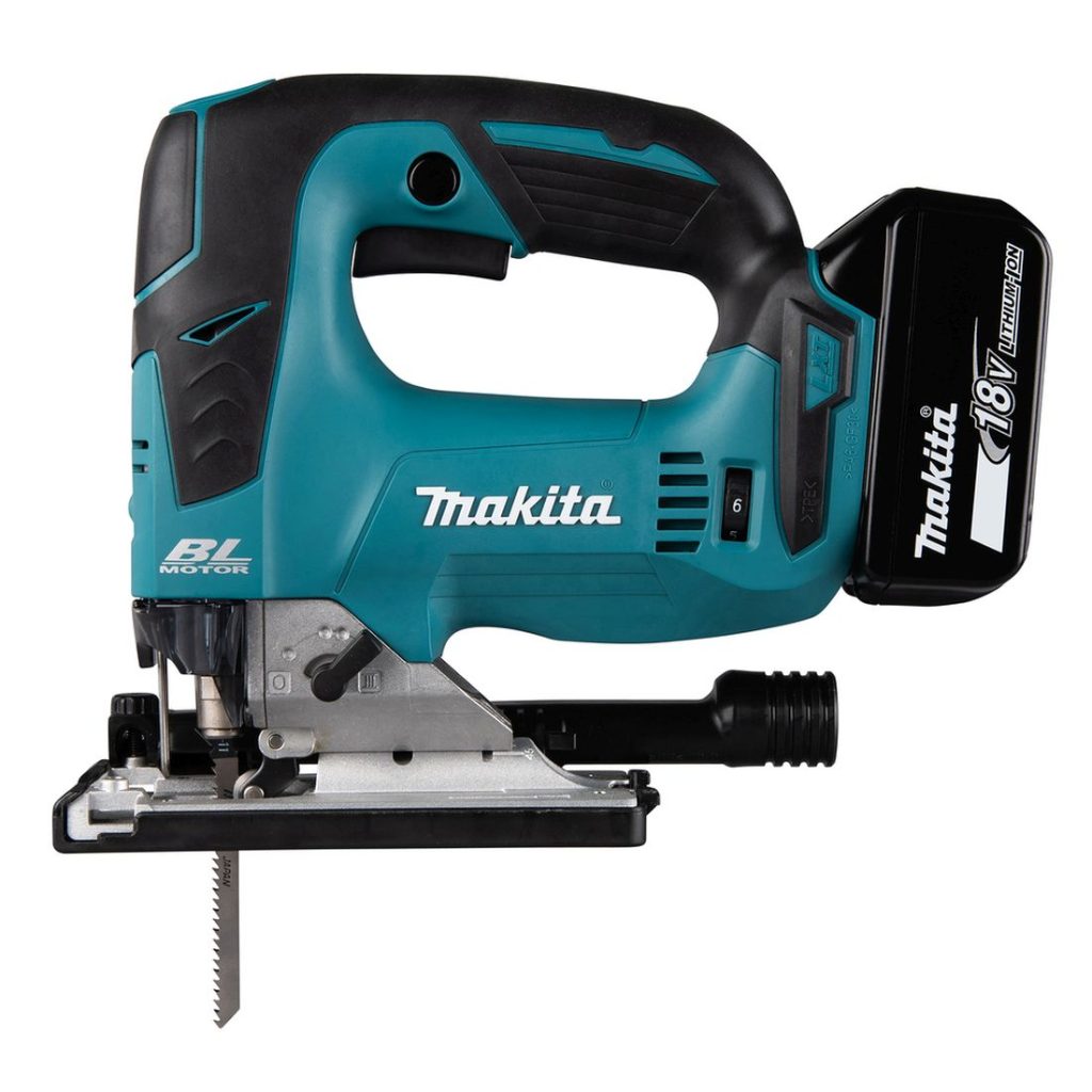 MAKITA Pistosaha LXT. Kuvassa Pistosaha LXT vasemmalta etuviistosta.