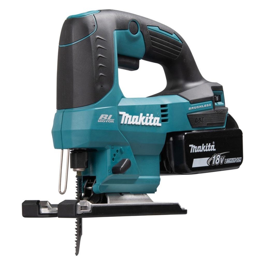 MAKITA Pistosaha LXT. Kuvassa Pistosaha LXT oikealta etuviistosta.