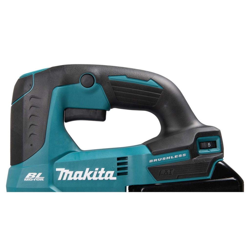 MAKITA Pistosaha LXT. Lähikuvassa Pistosaha LXT:n kädensija vasemmalta sivustapäin.