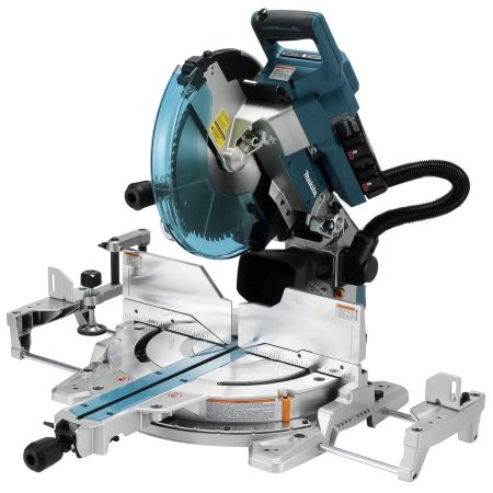 MAKITA Jiirisaha LXT. Kuvassa Jiirisaha LXT oikealta etuyläviistosta.