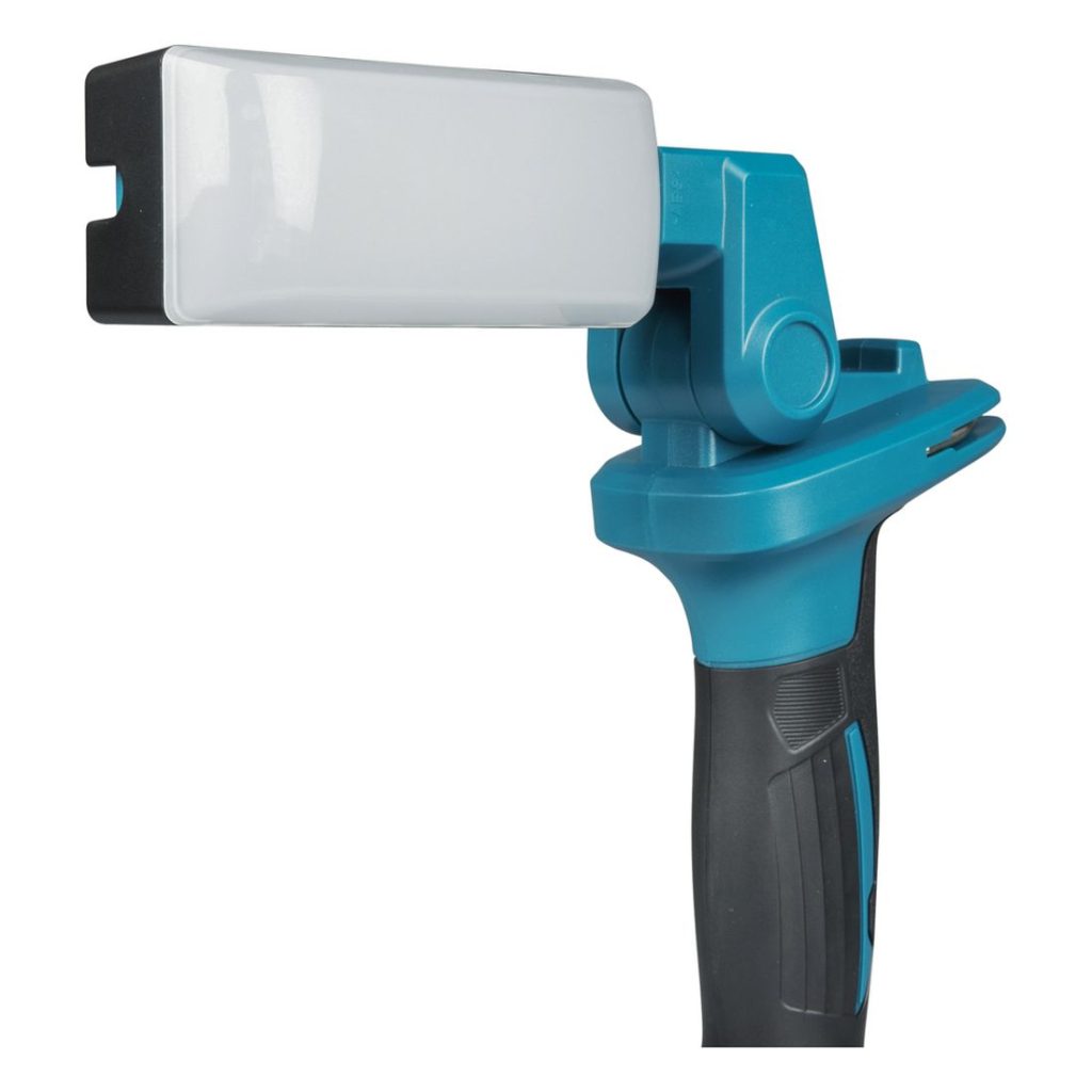 MAKITA LED-valaisin LXT. Lähikuvassa LED-valaisin LXT:n vasemmalta sivustapäin, taittuva valaisinpää taitettuna vaakatasoon sivullepäin.