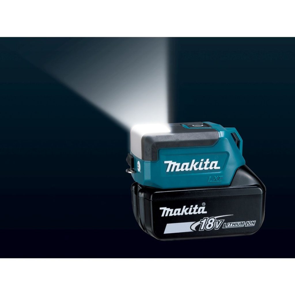 MAKITA LED-valaisin LXT. Havainnekuvassa LED-valaisin LXT:n valo suunnattuna ylöspäin.