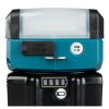 MAKITA LED-valaisin LXT. Lähikuvassa LED-valaisin LXT edestäpäin USB-portin pölysuoja suljettuna.