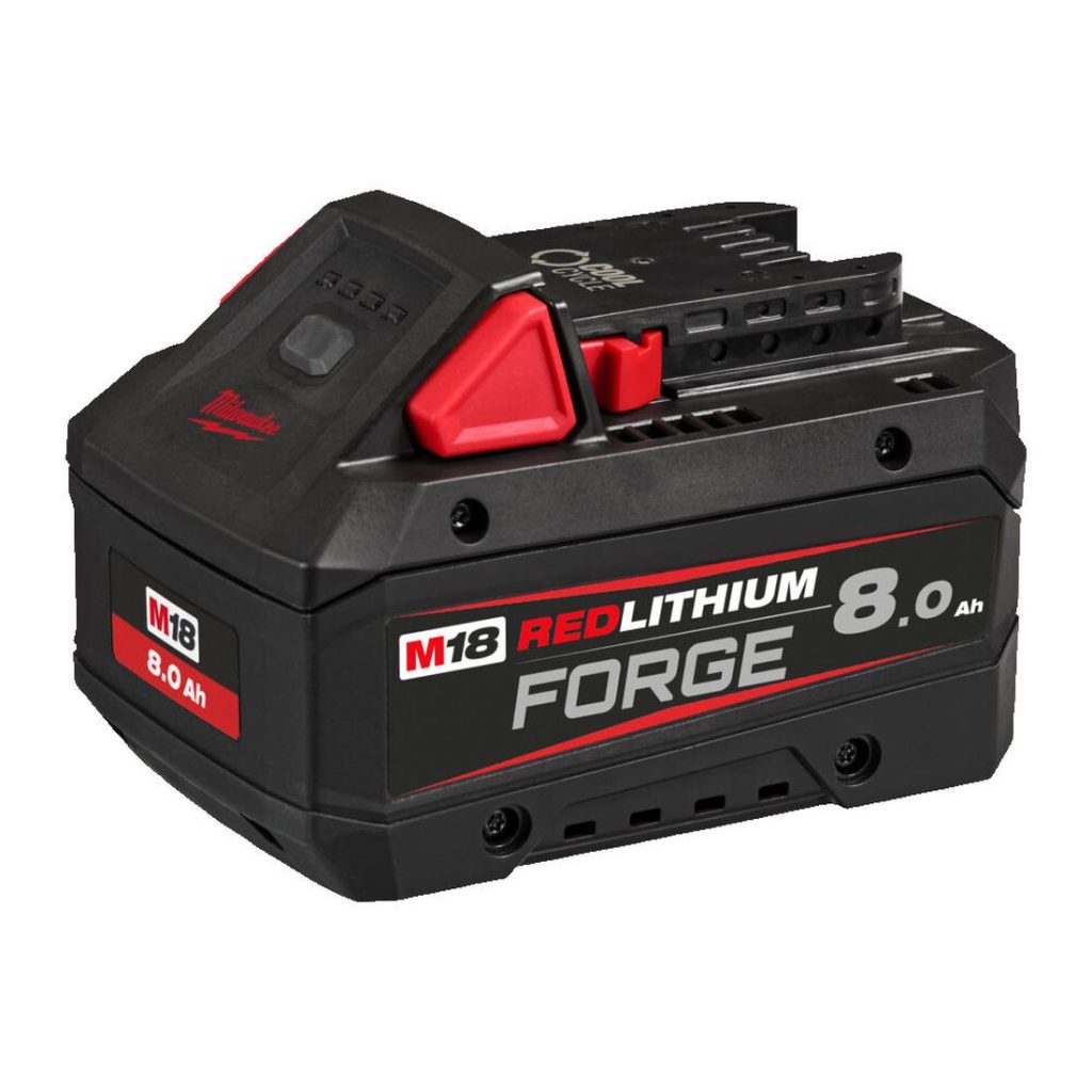 Milwaukee akku Forge 8,0Ah M18 FB8. Kuvassa Forge M18 FB8 8,0 Ah akku oikealta etuyläviistosta.