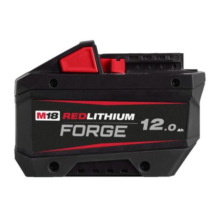 Milwaukee akku Forge 12,0Ah M18 FB12. Kuvassa Forge M18 FB12 12,0 Ah akku vasemmalta sivustapäin.