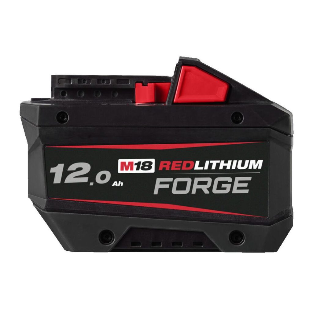 Milwaukee akku Forge 12,0Ah M18 FB12. Kuvassa Forge M18 FB12 12,0 Ah akku oikealta sivustapäin.