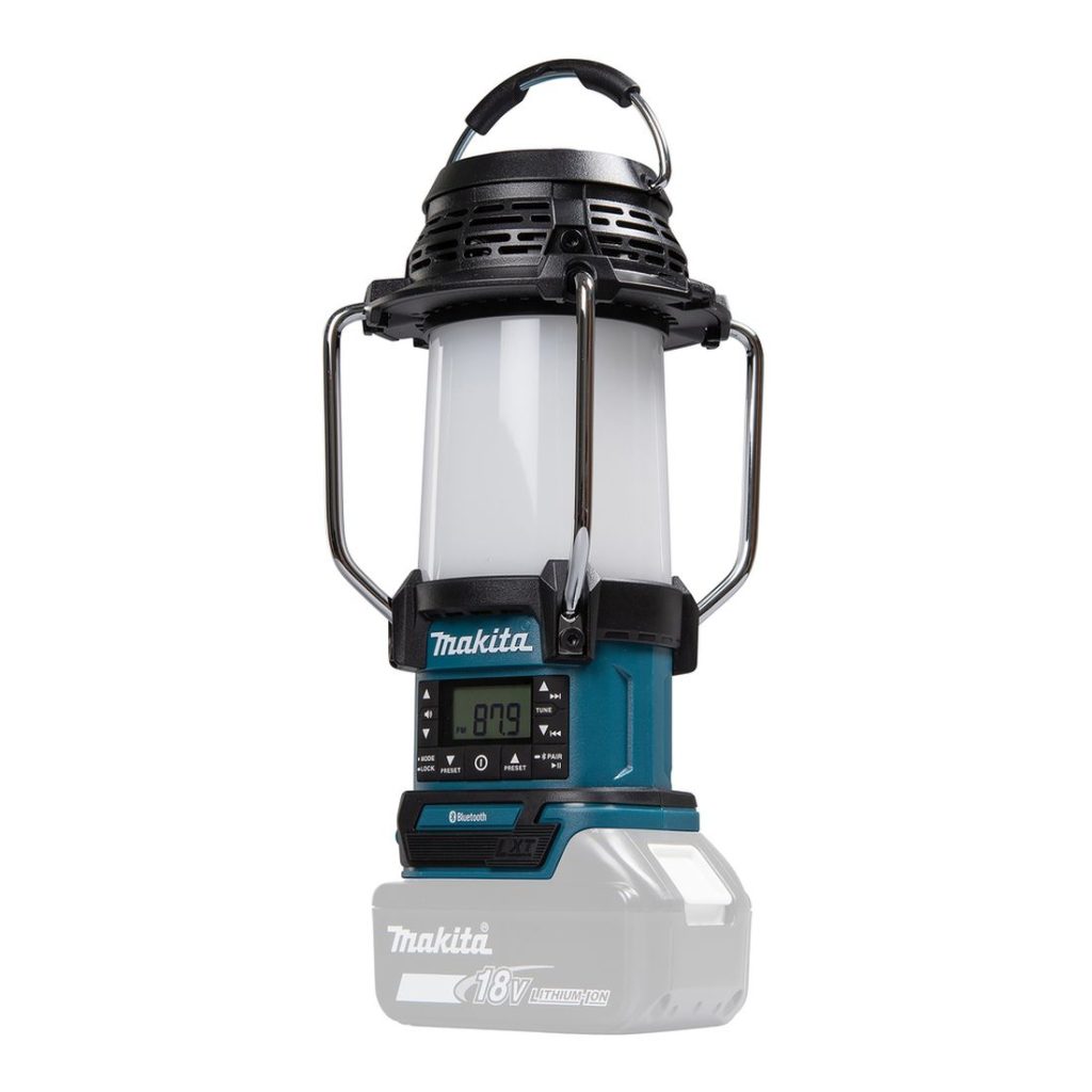 MAKITA Lyhty / Radio / Kaiutin LXT. Kuvassa Lyhty / Radio / Kaiutin LXT vasemmalta etuviistosta.