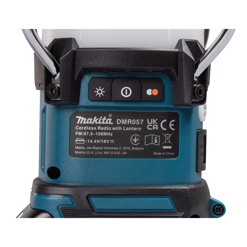 MAKITA Lyhty / Radio / Kaiutin LXT. Lähikuvassa Lyhty / Radio / Kaiutin LXT:n käynnistysnäppäin.