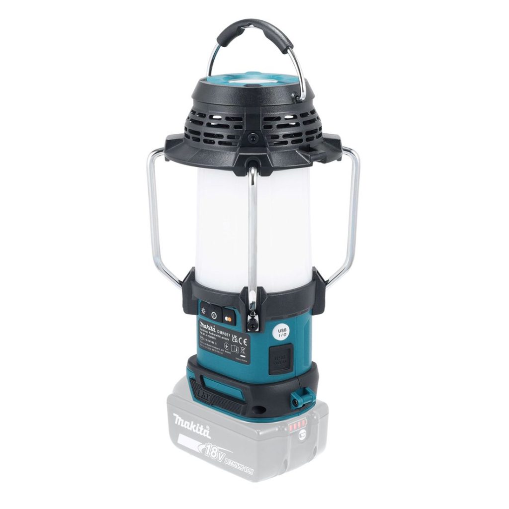 MAKITA Lyhty / Radio / Kaiutin LXT. Kuvassa Lyhty / Radio / Kaiutin LXT vasemmalta takayläviistosta.