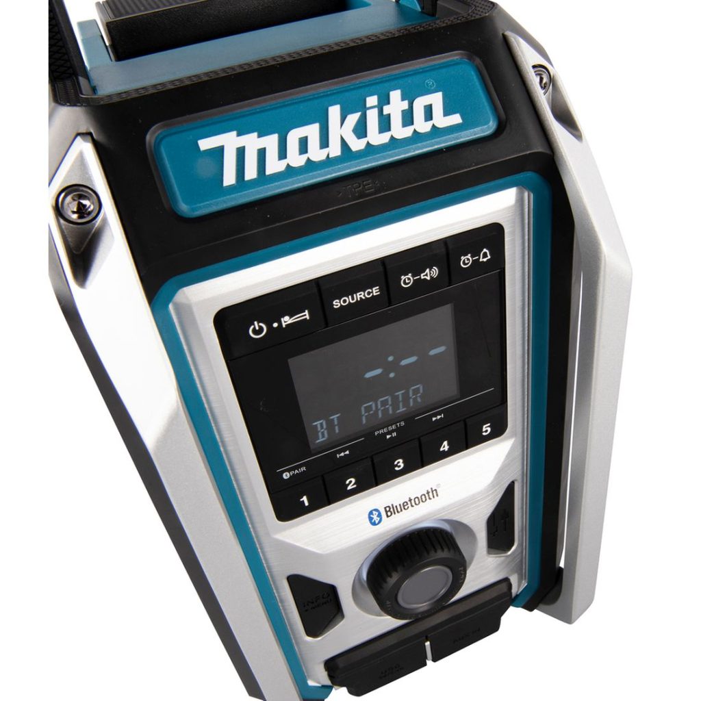 MAKITA Radio CXT / LXT. Lähikuvassa Radio CXT / LXT vasemmalta etuyläviistosta.