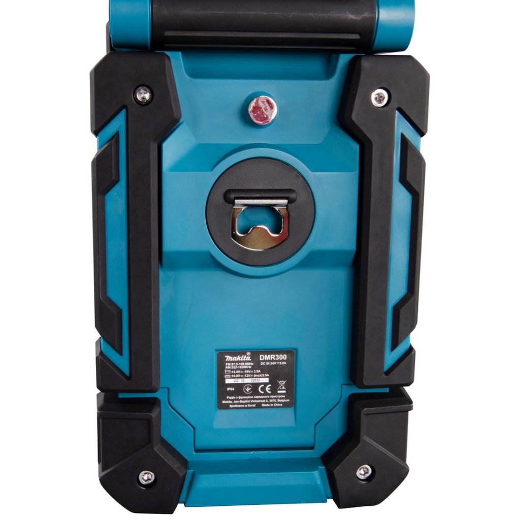 MAKITA Radio CXT / LXT. Lähikuvassa Radio CXT / LXT:n takapuolella sijaitseva pullonavaaja.