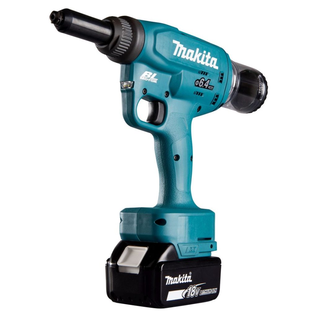 MAKITA Vetoniittikone LXT. Kuvassa Vetoniittikone LXT oikealta etuviistosta.