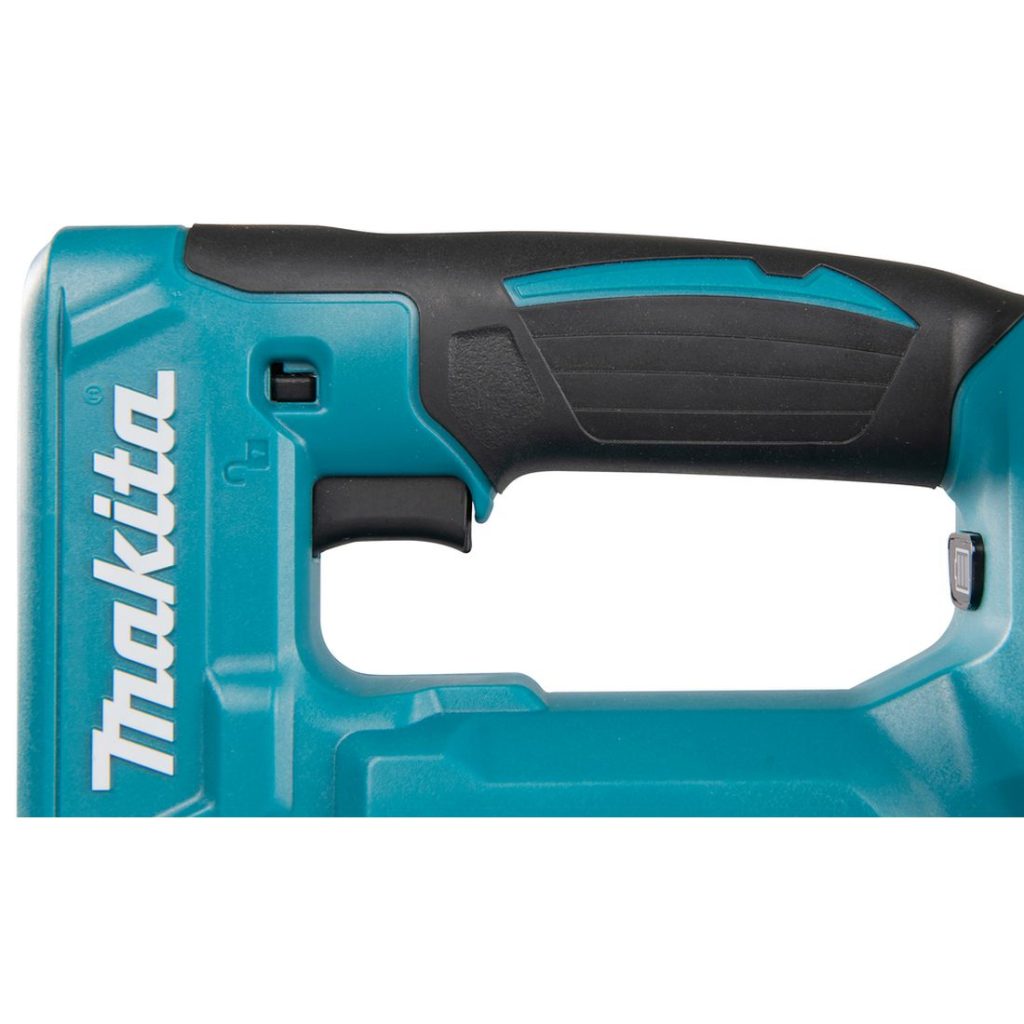 MAKITA Nitoja LXT. Lähikuvassa Nitoja LXT:n kumipintainen kädensija vasemmalta sivustapäin.