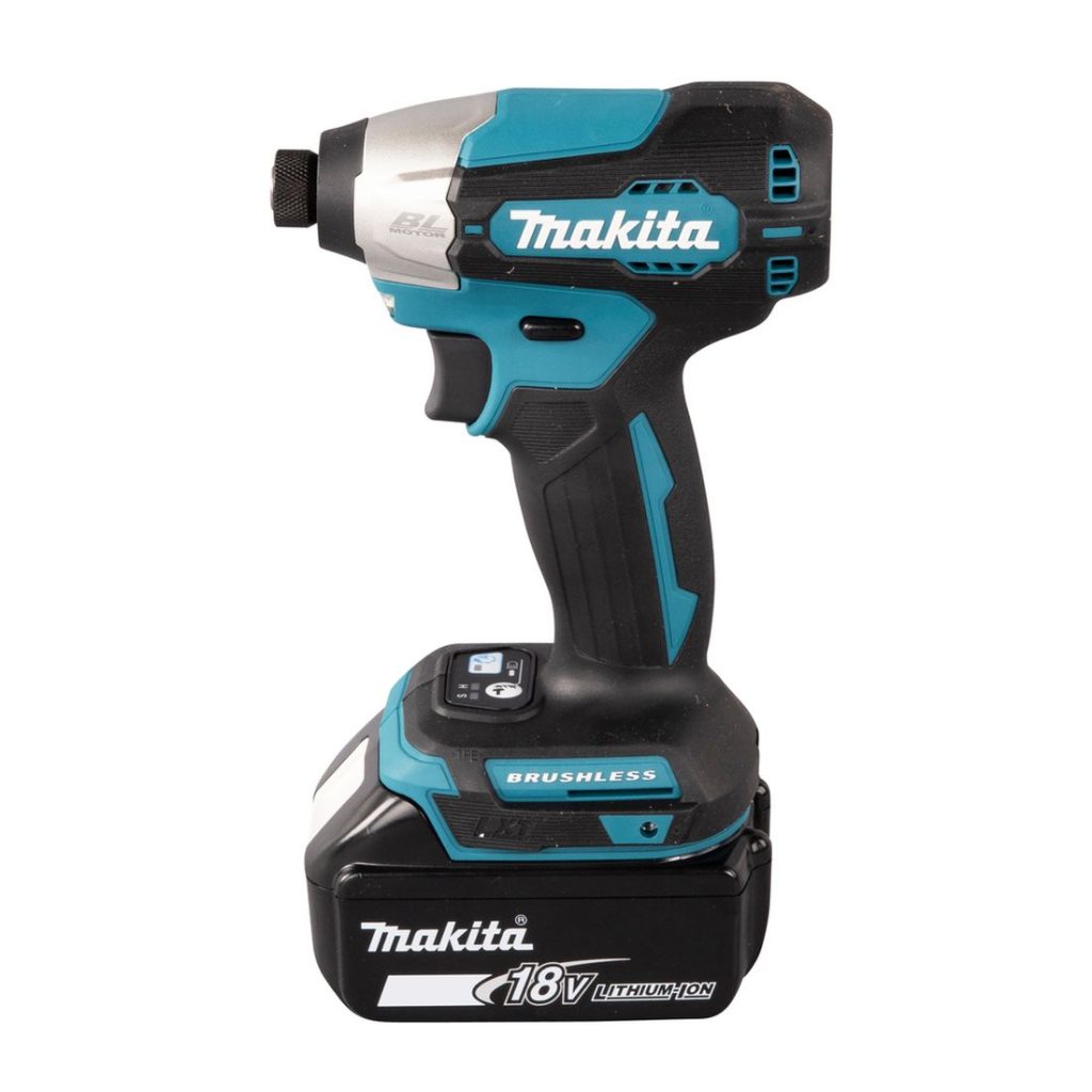 MAKITA Iskevä ruuvinväännin LXT. Kuvassa Iskevä ruuvinväännin LXT vasemmalta sivustapäin.