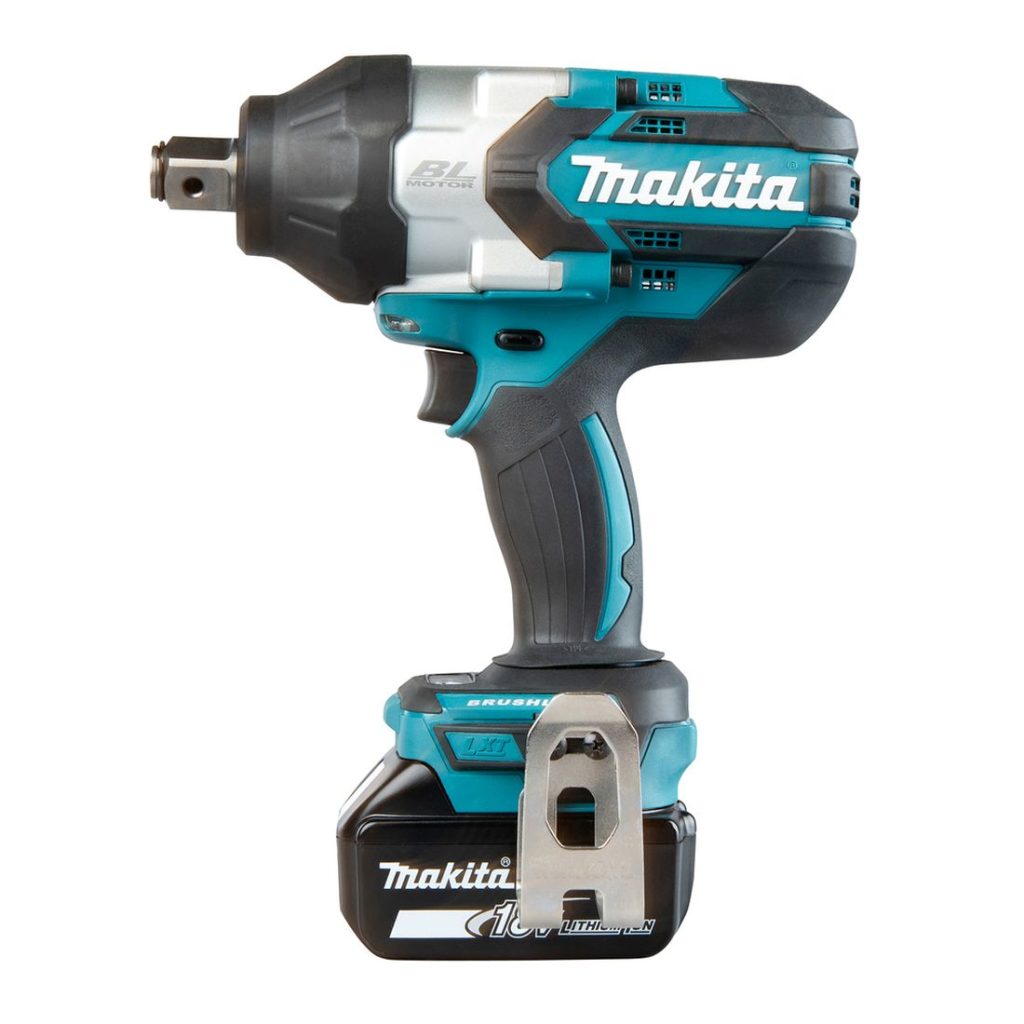 MAKITA Iskevä mutterinväännin LXT. Kuvassa Iskevä mutterinväännin LXT vasemmalta sivustapäin.