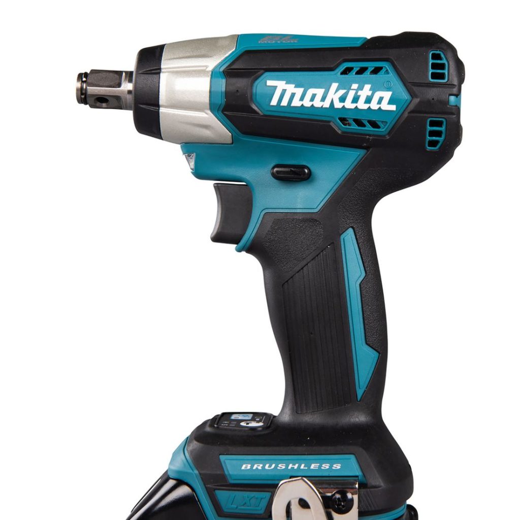 MAKITA Iskevä mutterinväännin LXT. Lähikuvassa Iskevä mutterinväännin LXT vasemmalta sivustapäin.