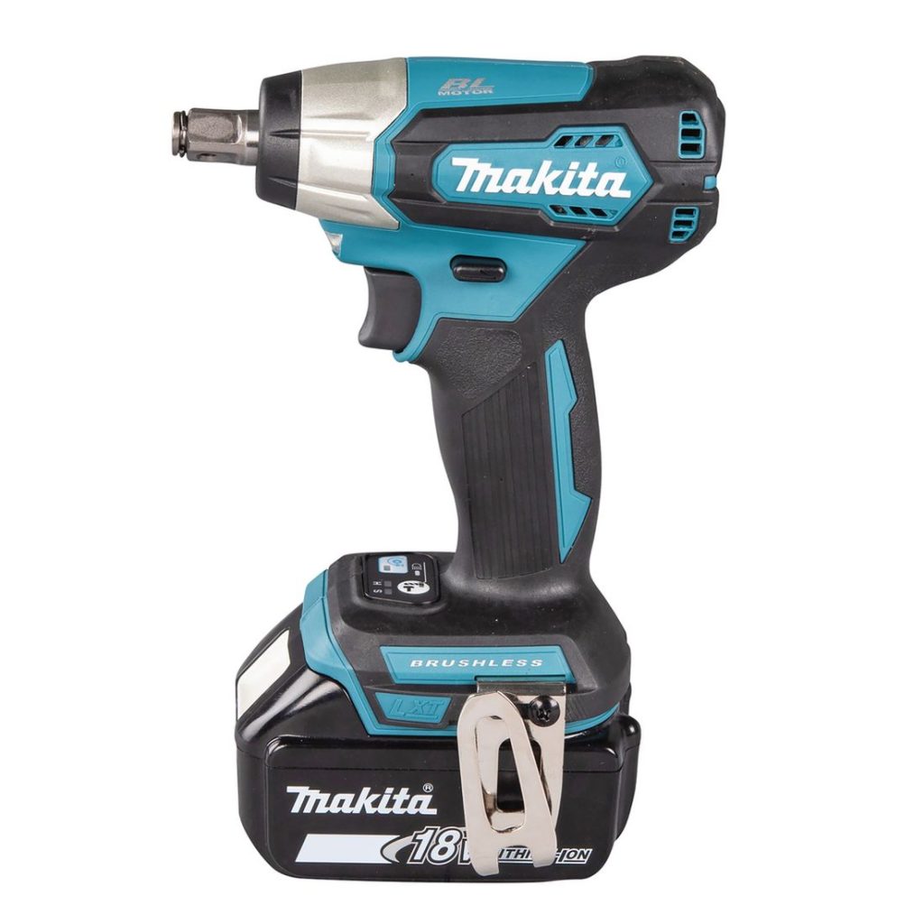 MAKITA Iskevä mutterinväännin LXT. Kuvassa Iskevä mutterinväännin LXT vasemmalta sivustapäin.