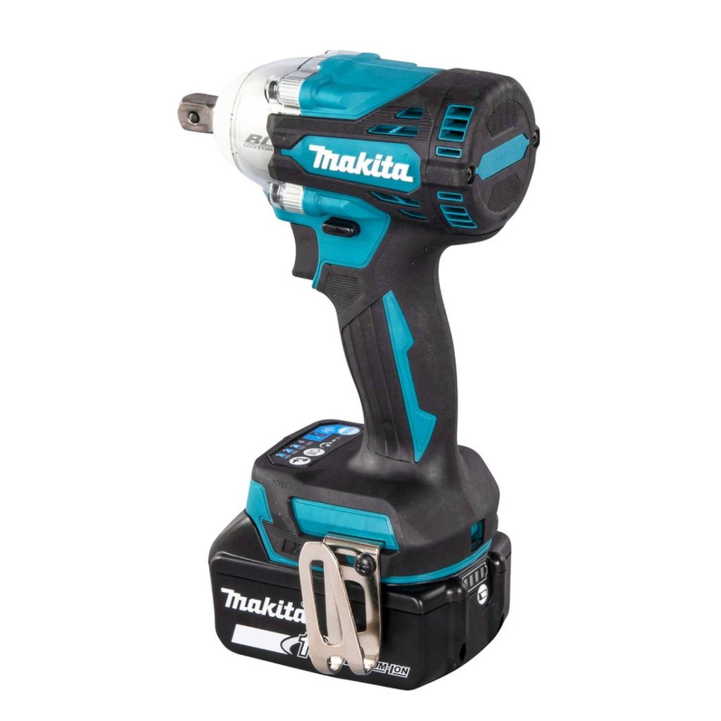 MAKITA Iskevä mutterinväännin LXT. Kuvassa Iskevä mutterinväännin LXT vasemmalta takayläviistosta.