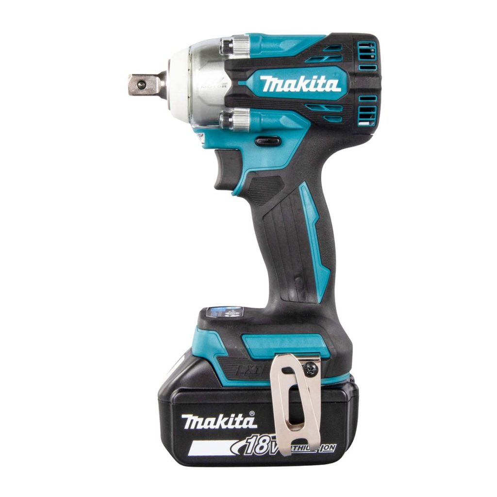 MAKITA Iskevä mutterinväännin LXT. Kuvassa Iskevä mutterinväännin LXT vasemmalta sivustapäin.