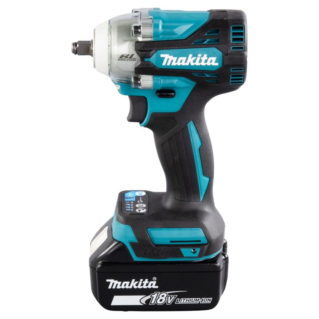 MAKITA Iskevä mutterinväännin LXT. Kuvassa Iskevä mutterinväännin LXT vasemmalta sivustapäin.
