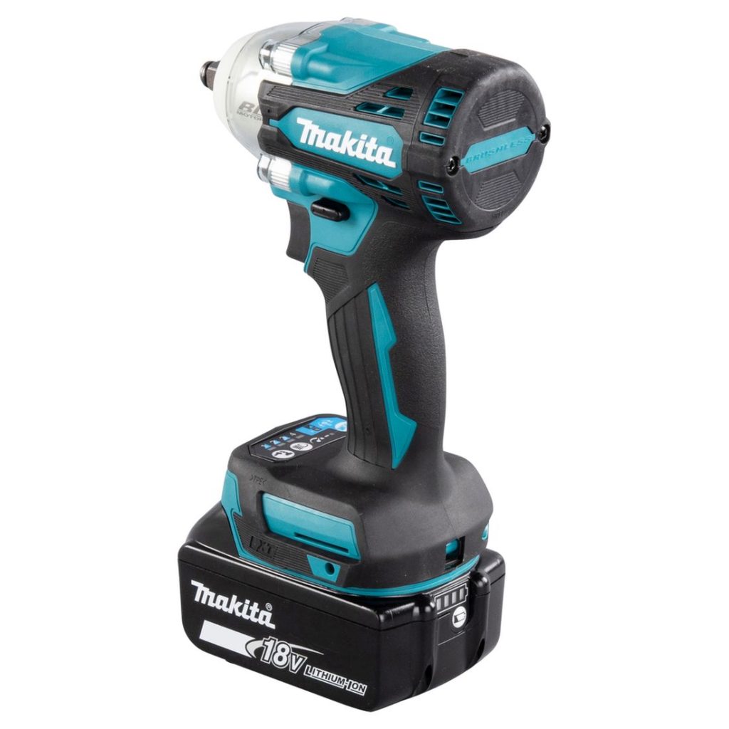 MAKITA Iskevä mutterinväännin LXT. Kuvassa Iskevä mutterinväännin LXT vasemmalta takayläviistosta.